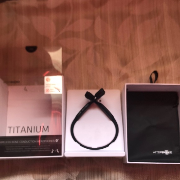 (Aftershocks) wireless Bluetooth headphones, - Picture 4 of 14